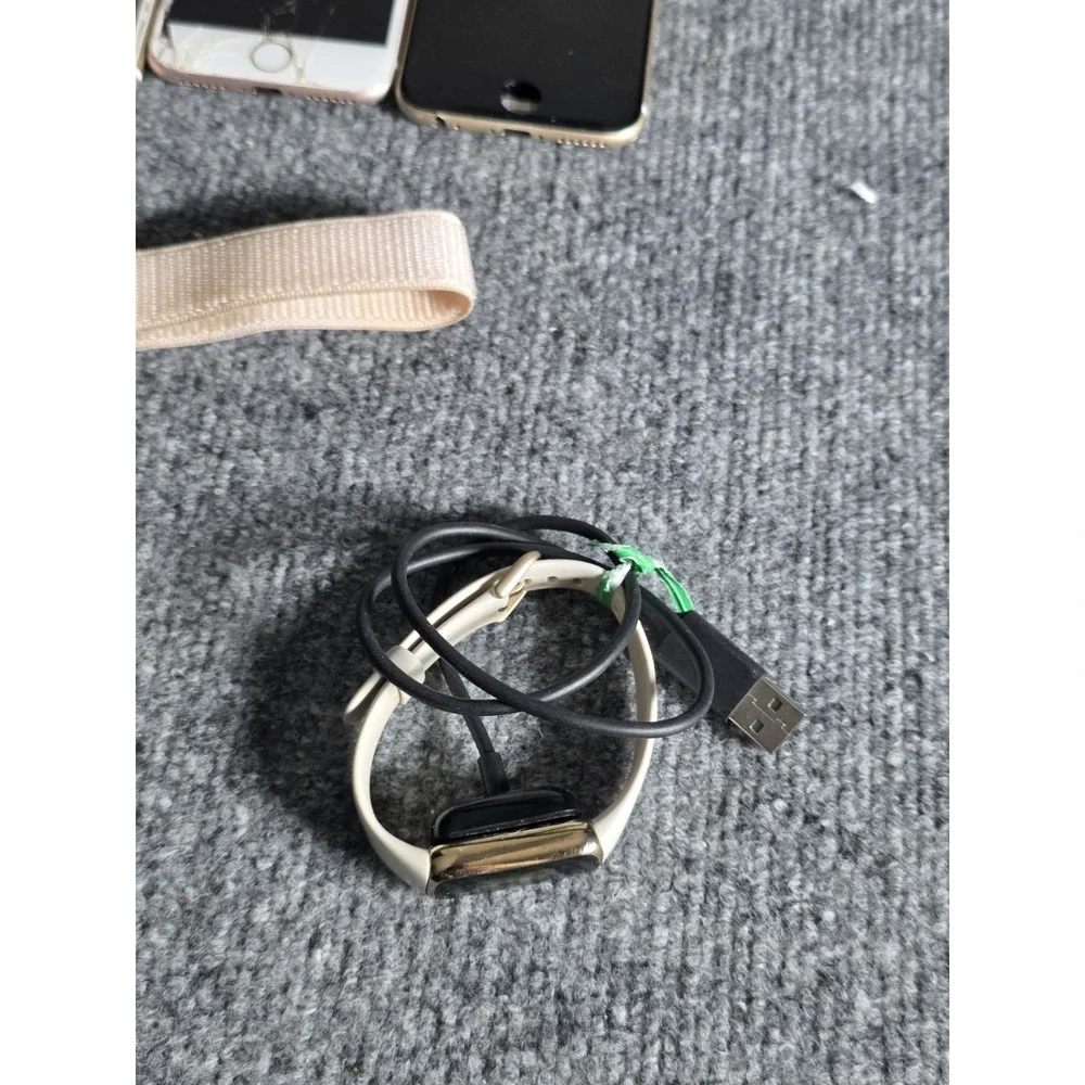 Lot Of 4 Apple Watches And 4 Iphones And Ipod Nano And Fitbit